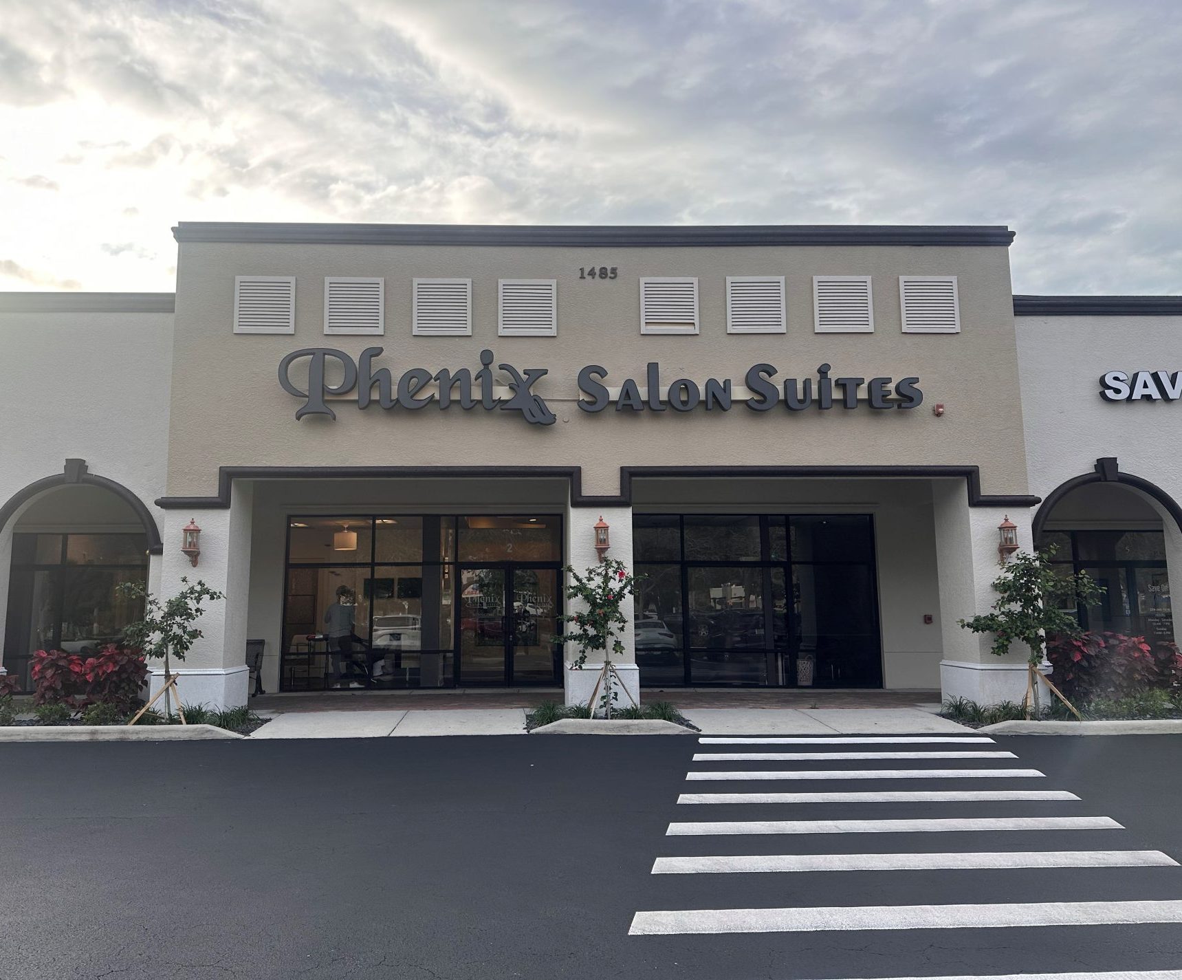 If you’re looking to diversify your portfolio with a brand that’s on a serious growth trajectory, it might be time to think outside your industry—and into salon suites.